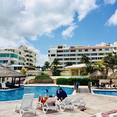 Brisas Sealight Apartment Cancún Eksteriør billede