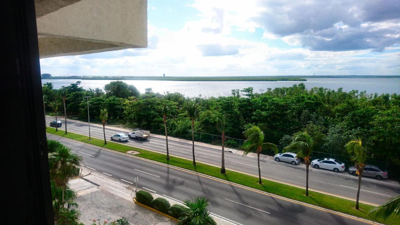 Brisas Sealight Apartment Cancún Eksteriør billede