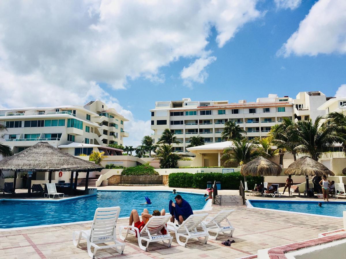 Brisas Sealight Apartment Cancún Eksteriør billede